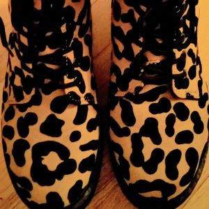 Qupid NWT in box! Leapord boots size 7
